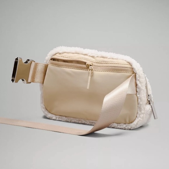 🤍 Ivory / Trench Everywhere Fleece Belt Bag 🤍 - Picture 7 of 14